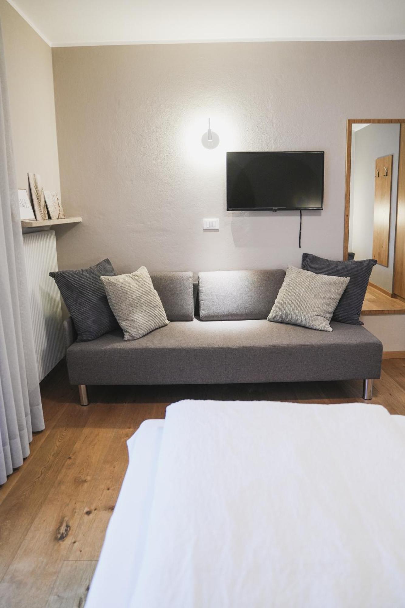 Haus Artus Aparthotel Schenna Eksteriør bilde